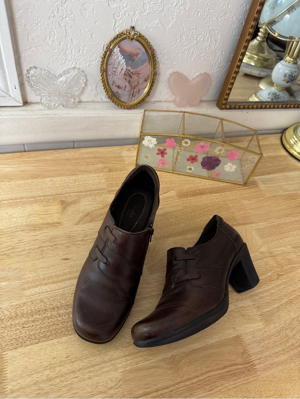Whimsical Clarks Brown Leather Heeled Oxford Booties Y2K Academia Size 8 Fall